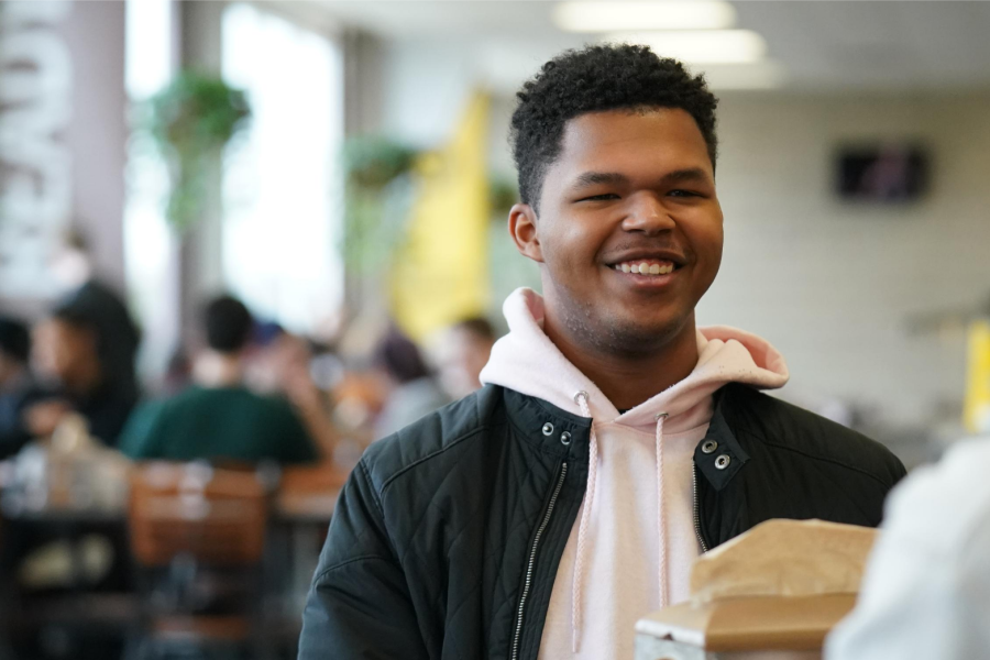 WMU student in Heojke/Bigelow dining center